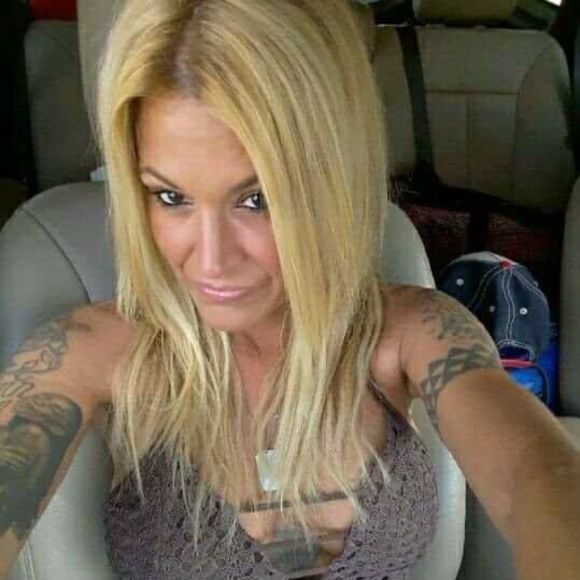 Meet your Posher, Hillary - Picture 1 of 2